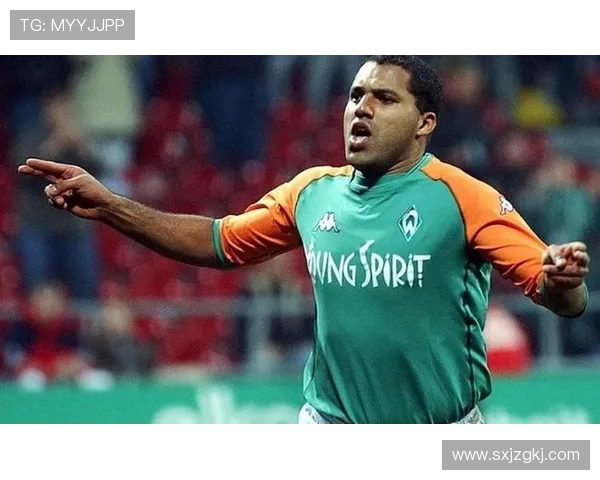 《从青训到球场传奇：揭示足球运动员的成长轨迹与背后故事》