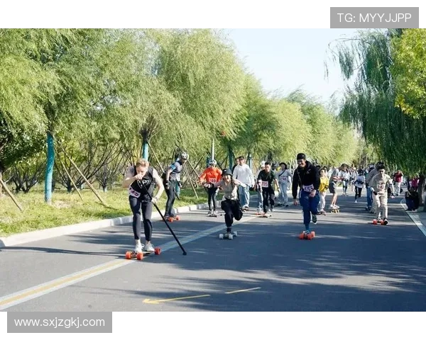 城市马拉松赛事回顾成都滑板队展现出色团队协作精神