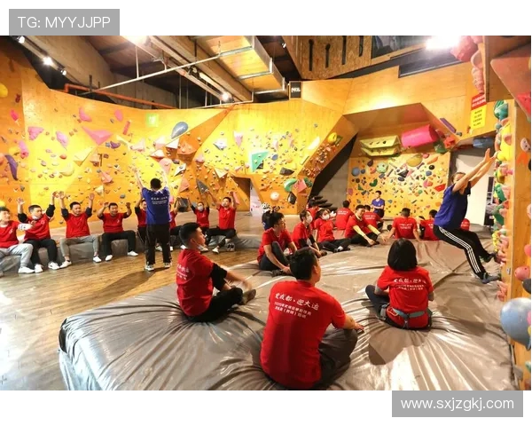 成都攀岩队在全国比赛中创下新高展现出卓越的攀岩实力与团队精神