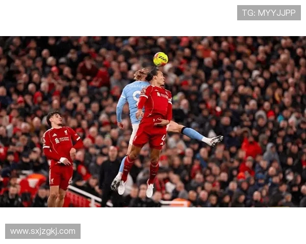 利物浦与曼城激战正酣比分悬念迭起引发球迷热议 利物浦与曼城激战正酣比分悬念迭起引发球迷热议